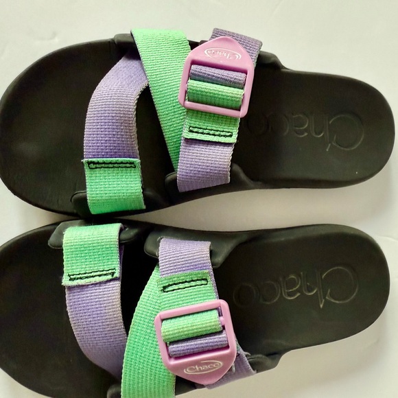 Chaco woman’s Sandals Black with Purple and Green Straps size 5 or youth 3.5 UEC - Picture 3 of 6